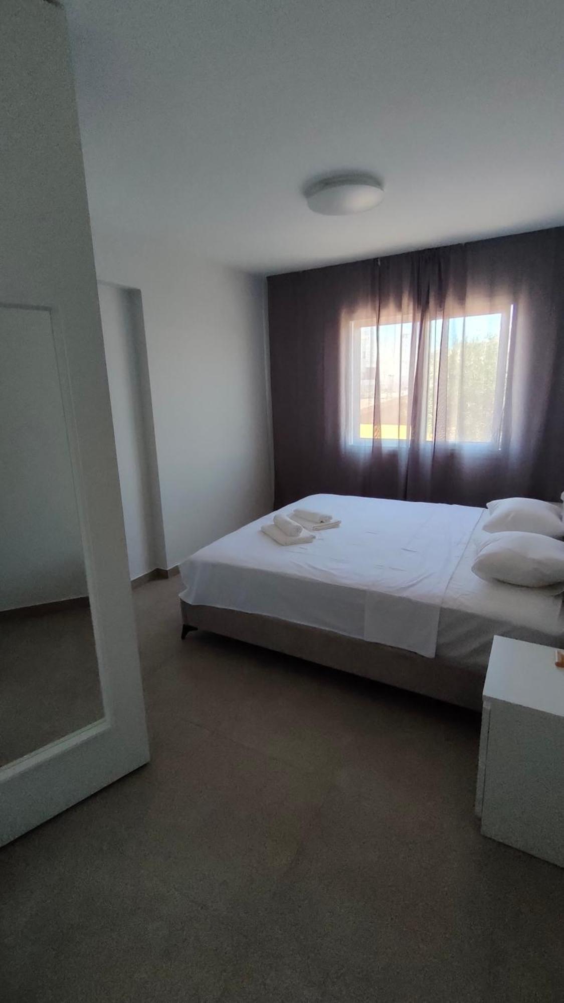 Two Bedroom Apartment With Pool Paphos Bagian luar foto